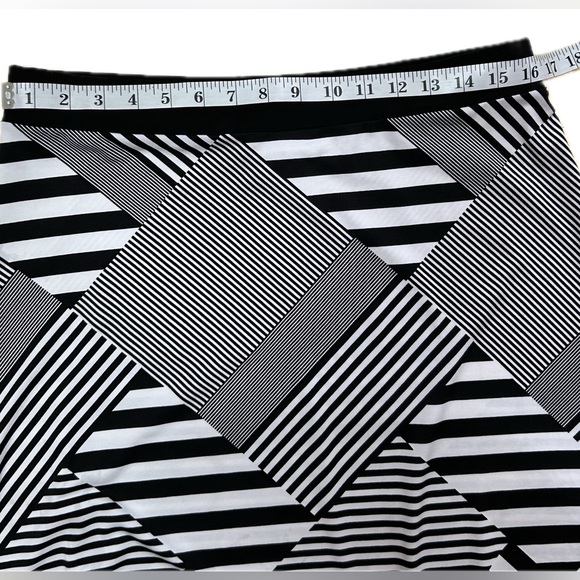 Laura Petites Black & White Stripe Patchwork Print Pull-on Maxi Skirt. Size L. - Picture 6 of 7
